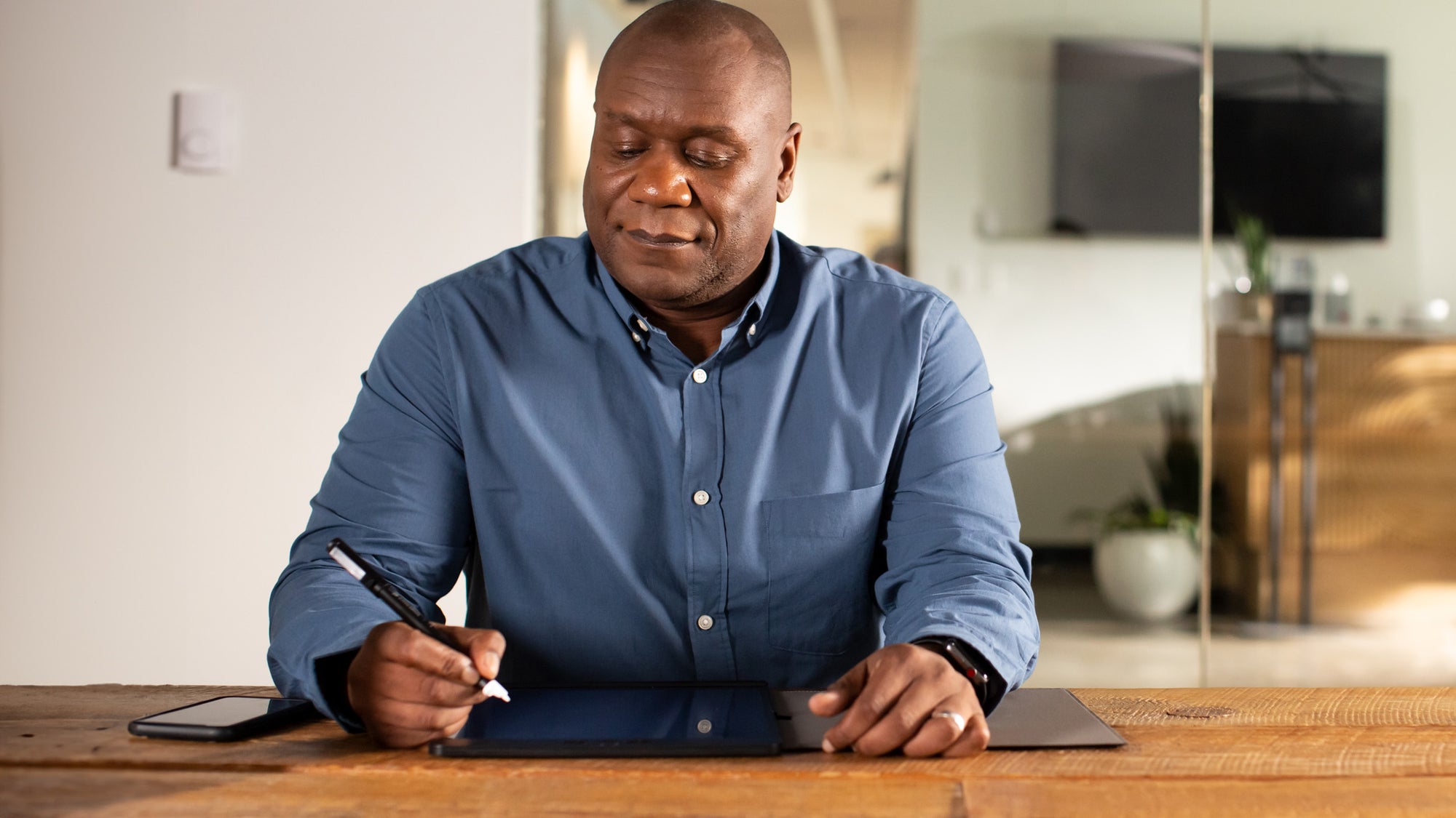 Man writing on Blackboard Letter with Smart Pen